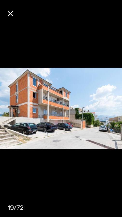 Studio Apartmant Leona With Parking Place Split Exterior photo